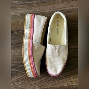 Toms Valencia Platform Espadrille - Dusty Peach
Metallic Linen - Size 10w
